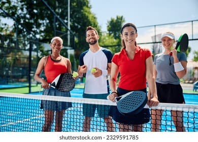Groupe d'amis joueurs de padel